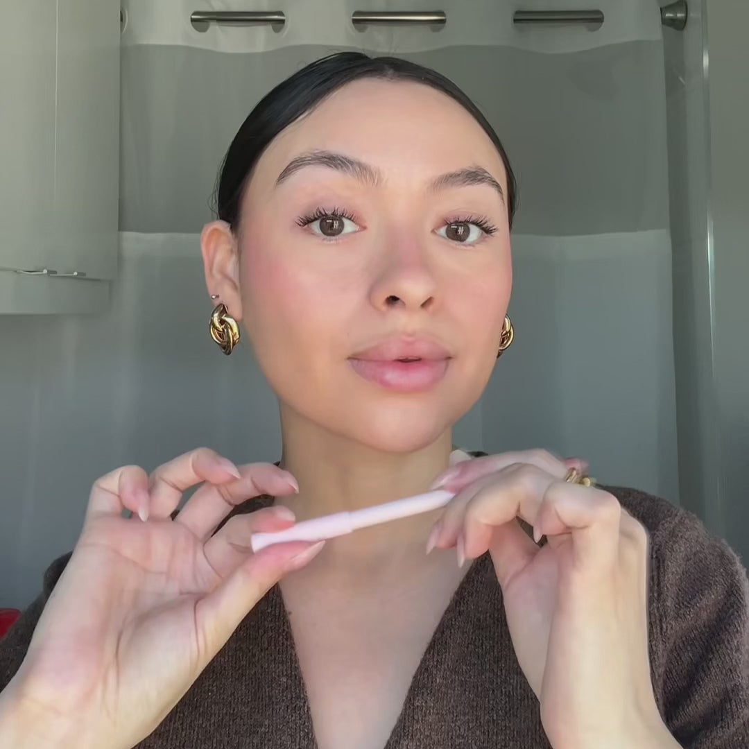 HoneyNoir pink-honey-matching-lip-liner product demonstration