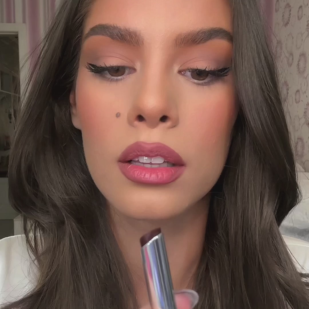 HoneyNoir honeynoir-honey-lipstick-1 product demonstration