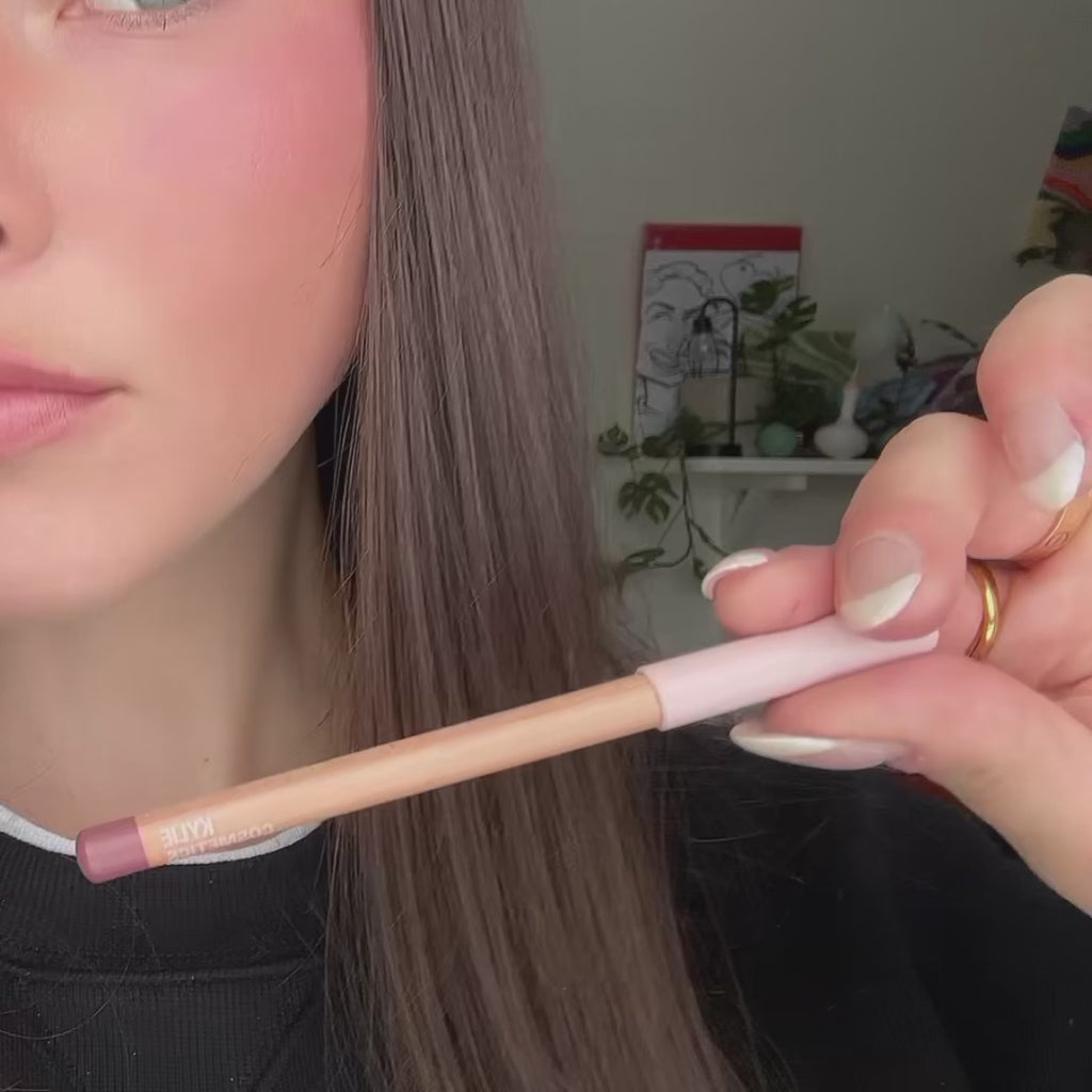 HoneyNoir pink-honey-matching-lip-liner product demonstration