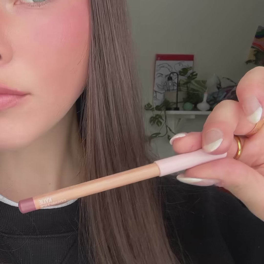 HoneyNoir pink-honey-matching-lip-liner product demonstration