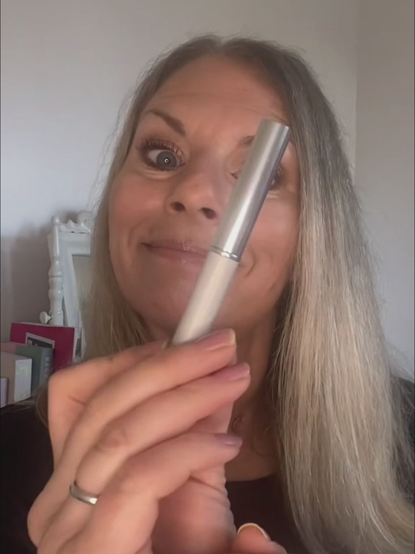 HoneyNoir Honey Lipstick product demonstration
