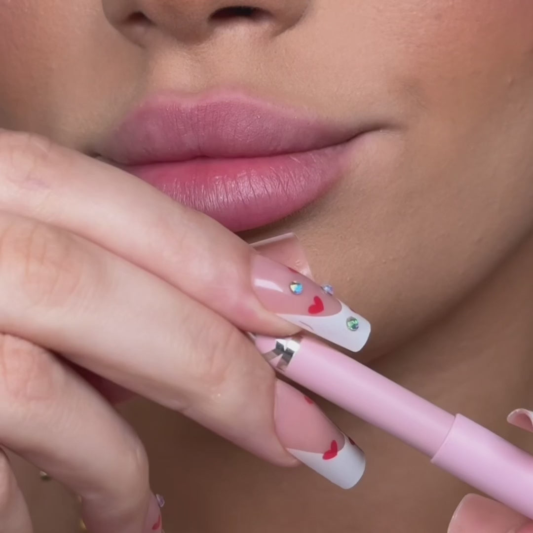 HoneyNoir black-honey-matching-lip-liner product demonstration