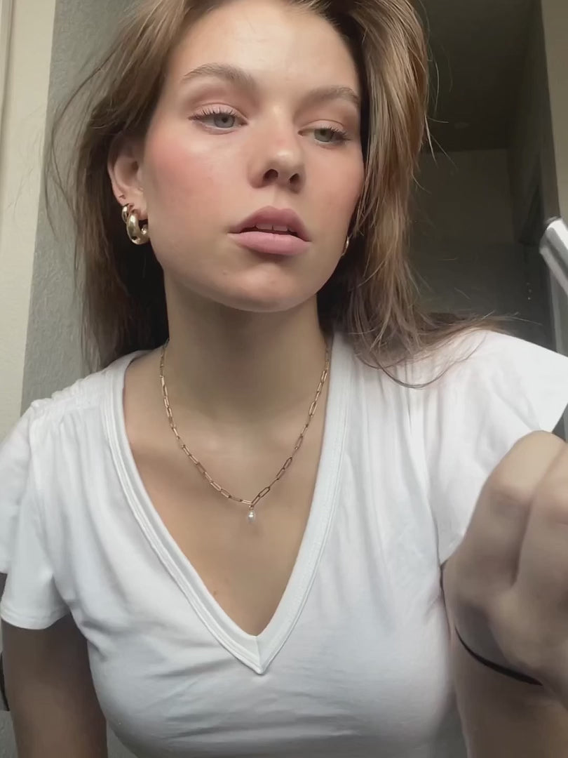 HoneyNoir Honey Lipstick product demonstration
